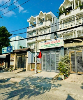 Nhà Bán Mặt tiền 3 Lầu đúc có hoàn công. Nhà thuộc khu VIP P15.Q8